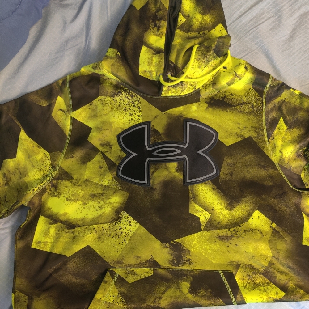Under Armour 2XL hooded sweatshirt